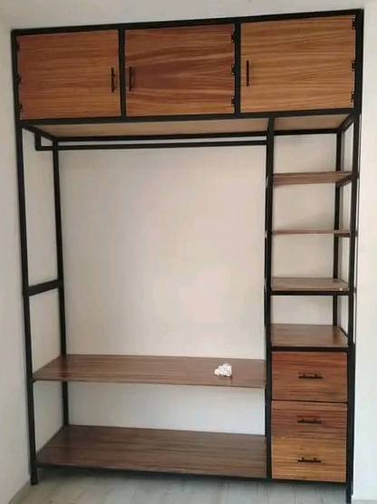 CLOSET 4